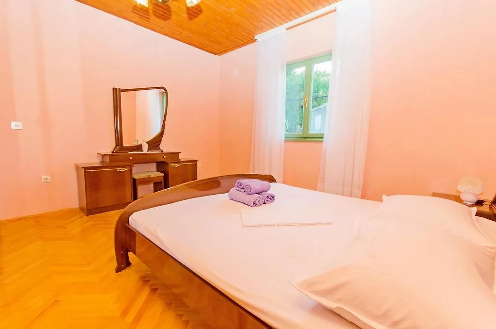 Apartments Mladenka Trogir 0*,